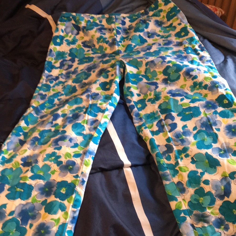 Flowered pants, with zippered side